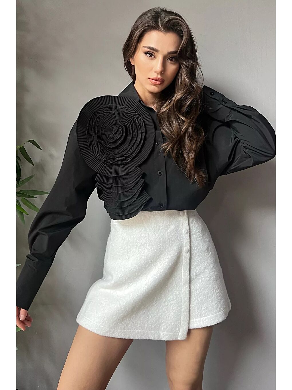 Siyah Gül Detaylı Tarz Kadın Gömlek