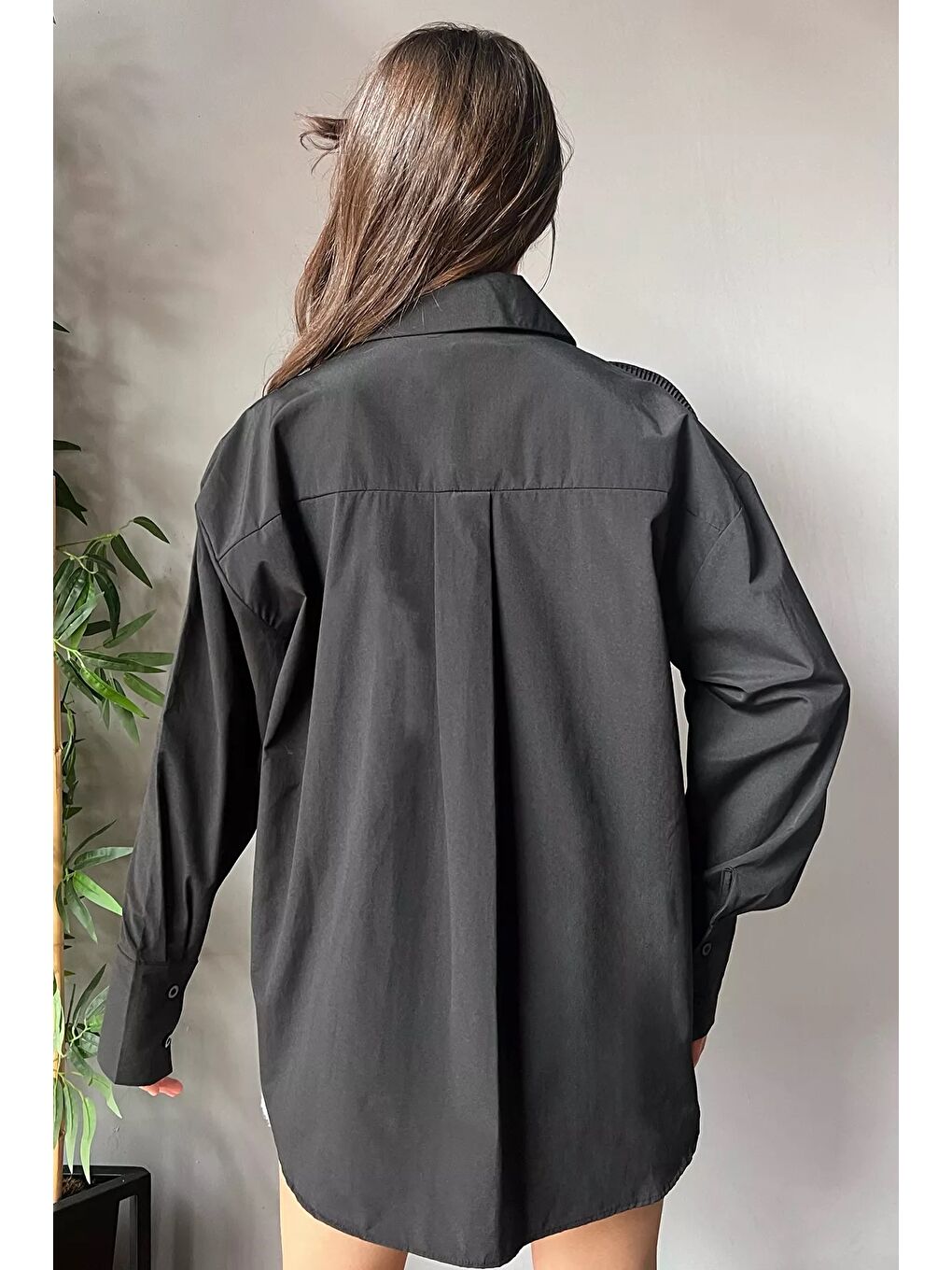 Siyah Gül Detaylı Tarz Kadın Gömlek-3