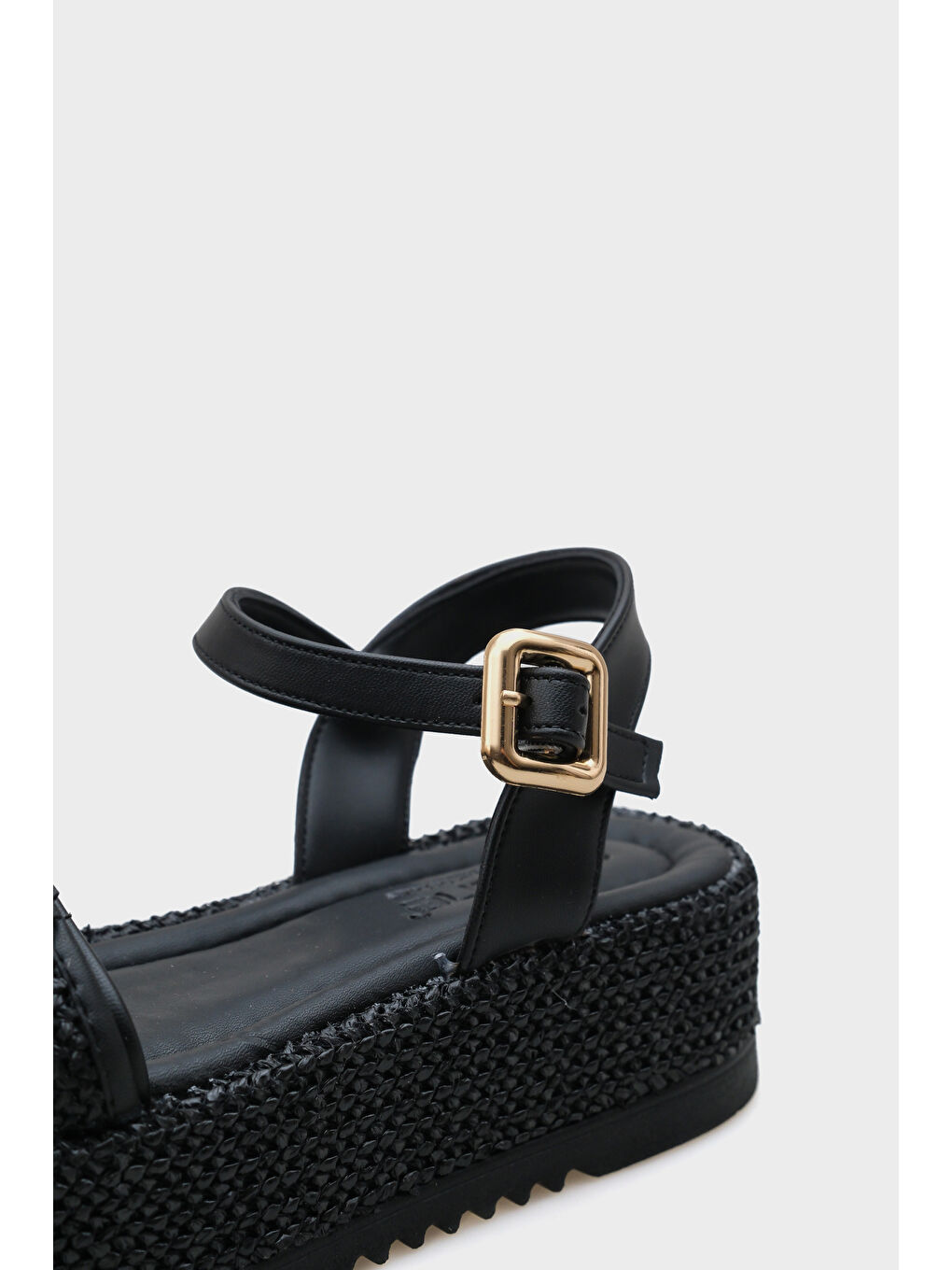 Siyah Vanda Ahşap Tek Tokalı Leoparlı Hasırlı Dolgu Topuklu Kadın Sandalet-3