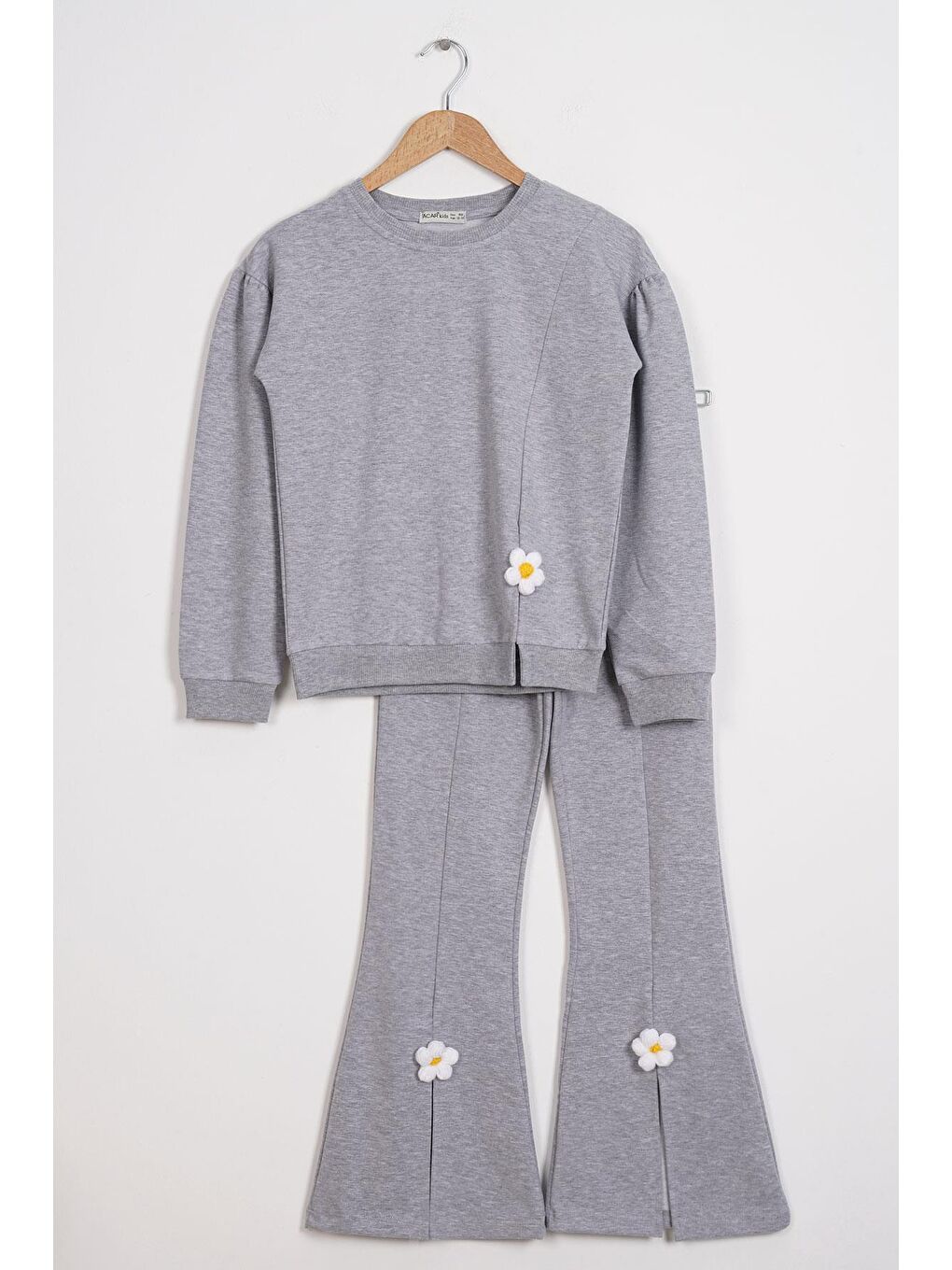 Gri Bisiklet Yaka Yırtmaçta Papatya Detaylı Kız Çocuk Eşofman Takım