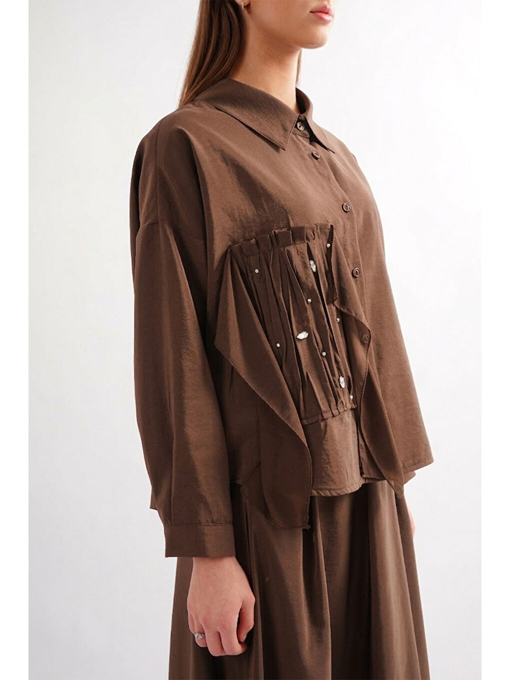 Sağ Ön Bedeni Şifon Detaylı Kroş ve Taş Süslemeli Etekli Dubai Takım 913 Kahverengi-1