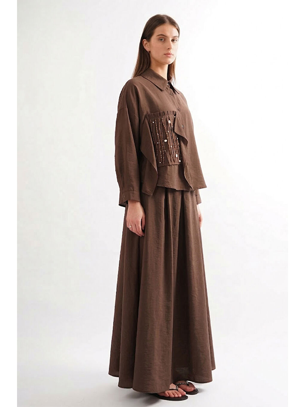 Sağ Ön Bedeni Şifon Detaylı Kroş ve Taş Süslemeli Etekli Dubai Takım 913 Kahverengi-2