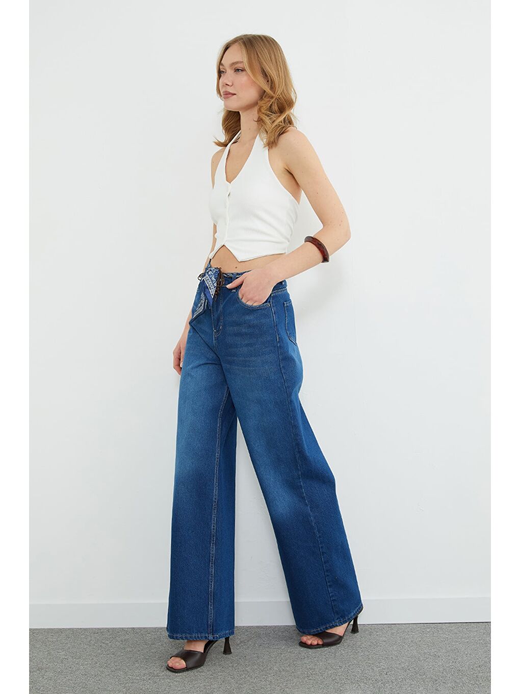 Mavi Kemer Detaylı Yüksek Bel Jean-1