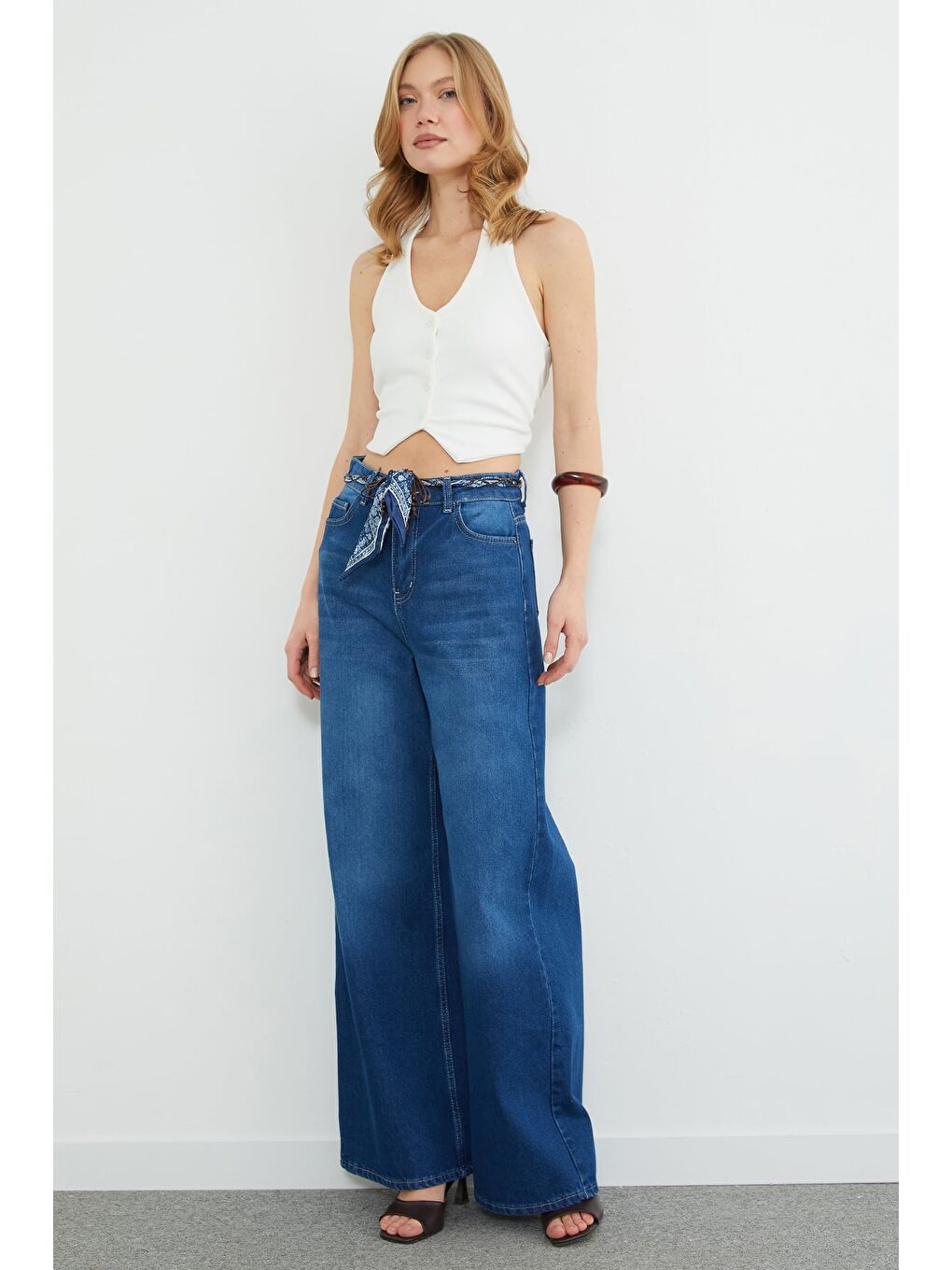 Mavi Kemer Detaylı Yüksek Bel Jean-3