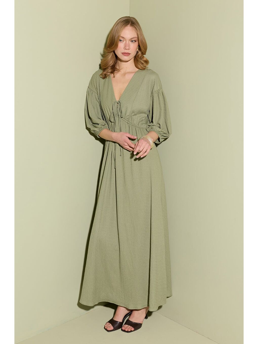 Yeşil Önü Bağlamalı Beli Lastikli Maxi Boy Elbise-1