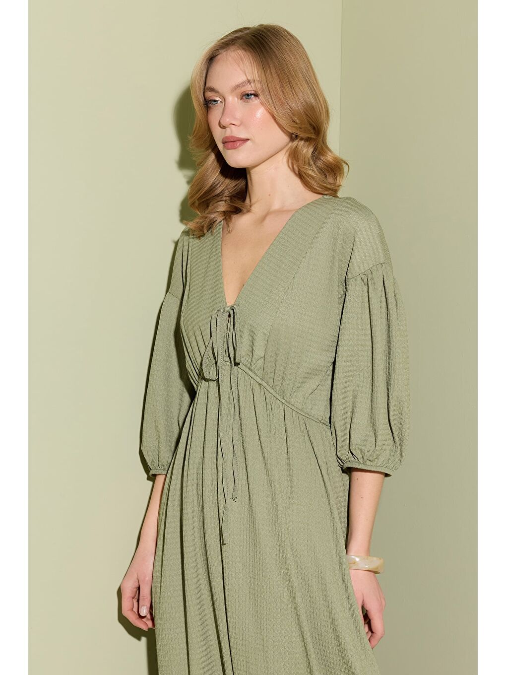 Yeşil Önü Bağlamalı Beli Lastikli Maxi Boy Elbise-3