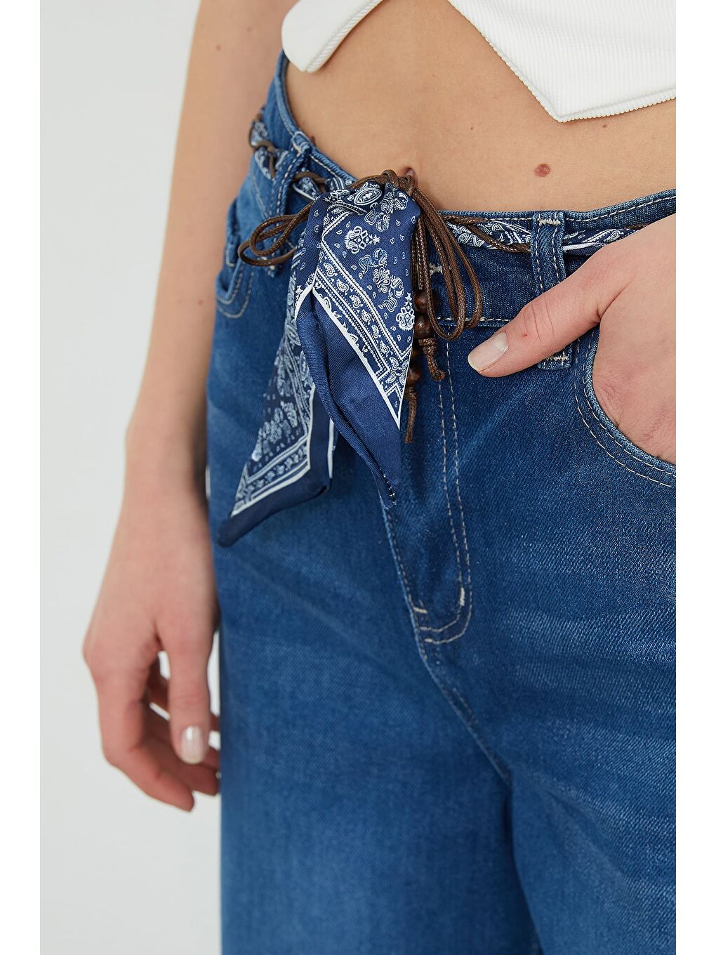 Mavi Kemer Detaylı Yüksek Bel Jean-4