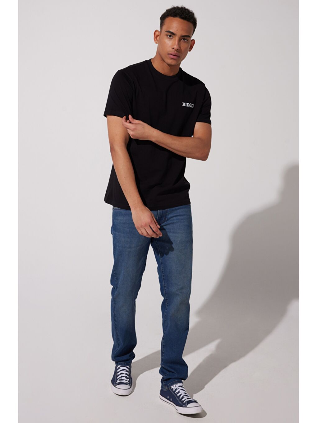 Regular Fit %100 Pamuk Bisiklet Yaka Siyah Tişört-3