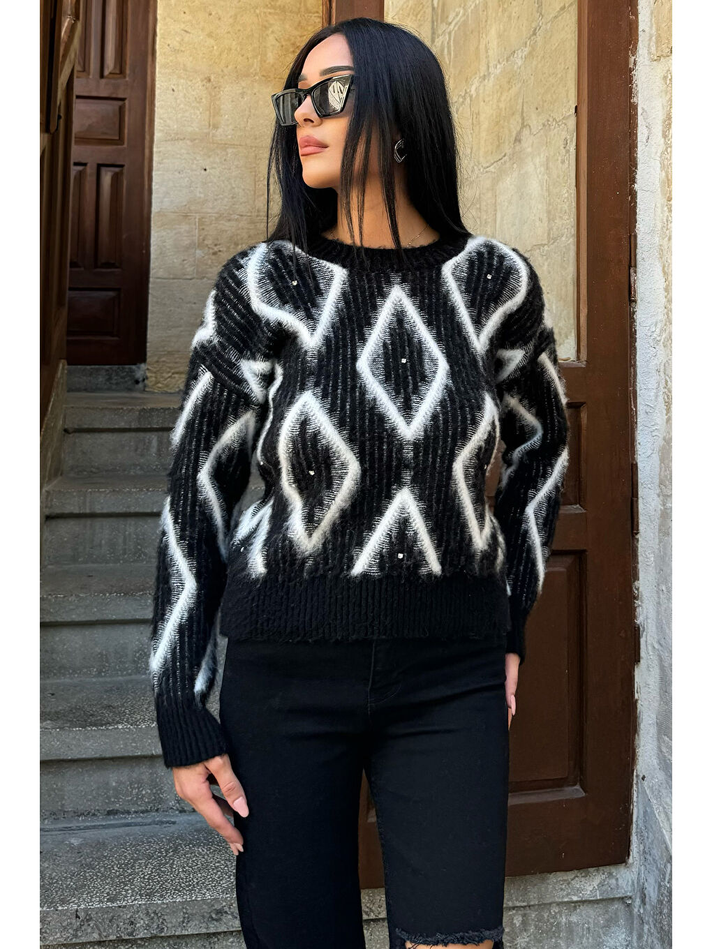 Siyah Kadın Desenli Taş İşlemeli Triko Kazak-1