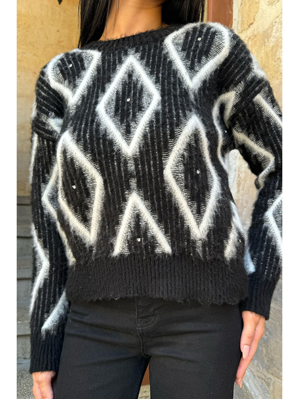 Siyah Kadın Desenli Taş İşlemeli Triko Kazak-2