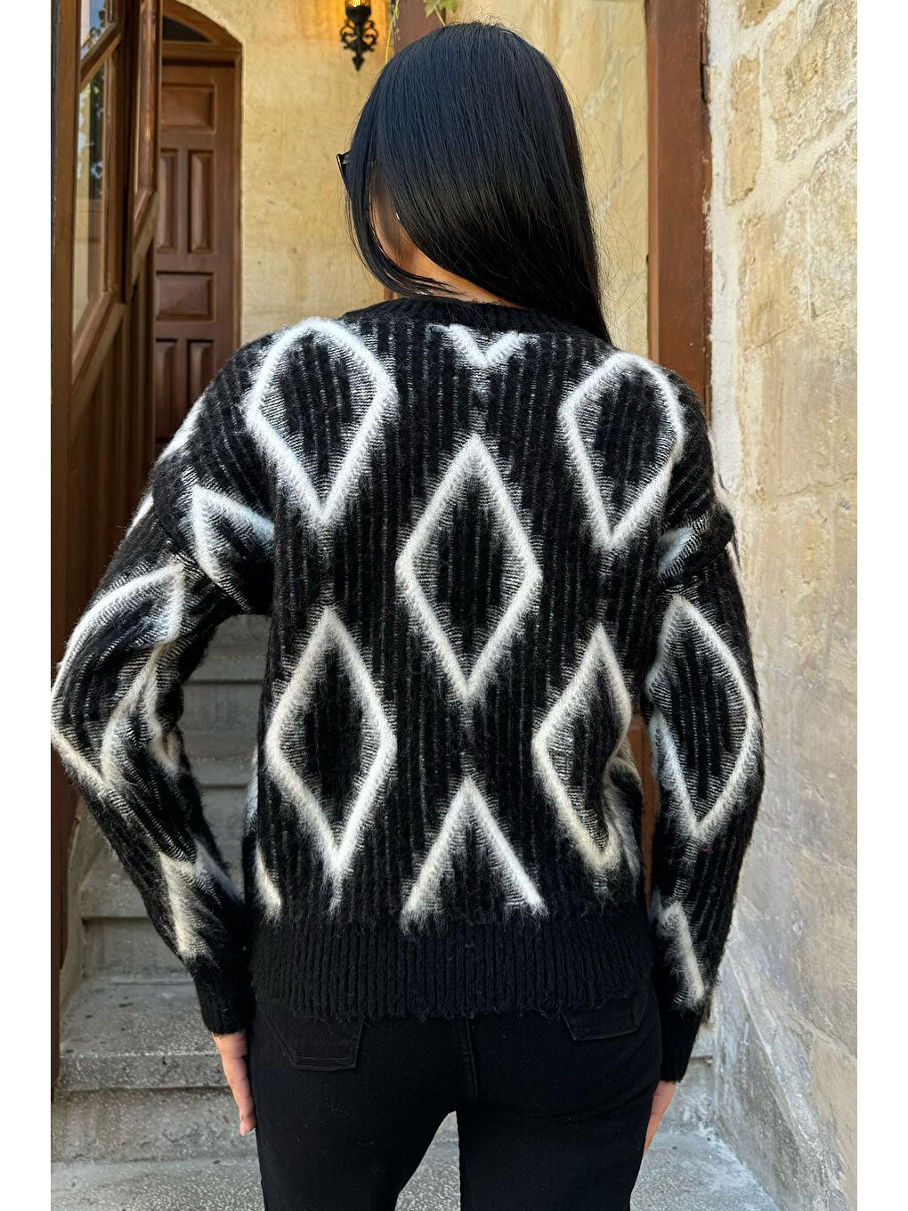 Siyah Kadın Desenli Taş İşlemeli Triko Kazak-3