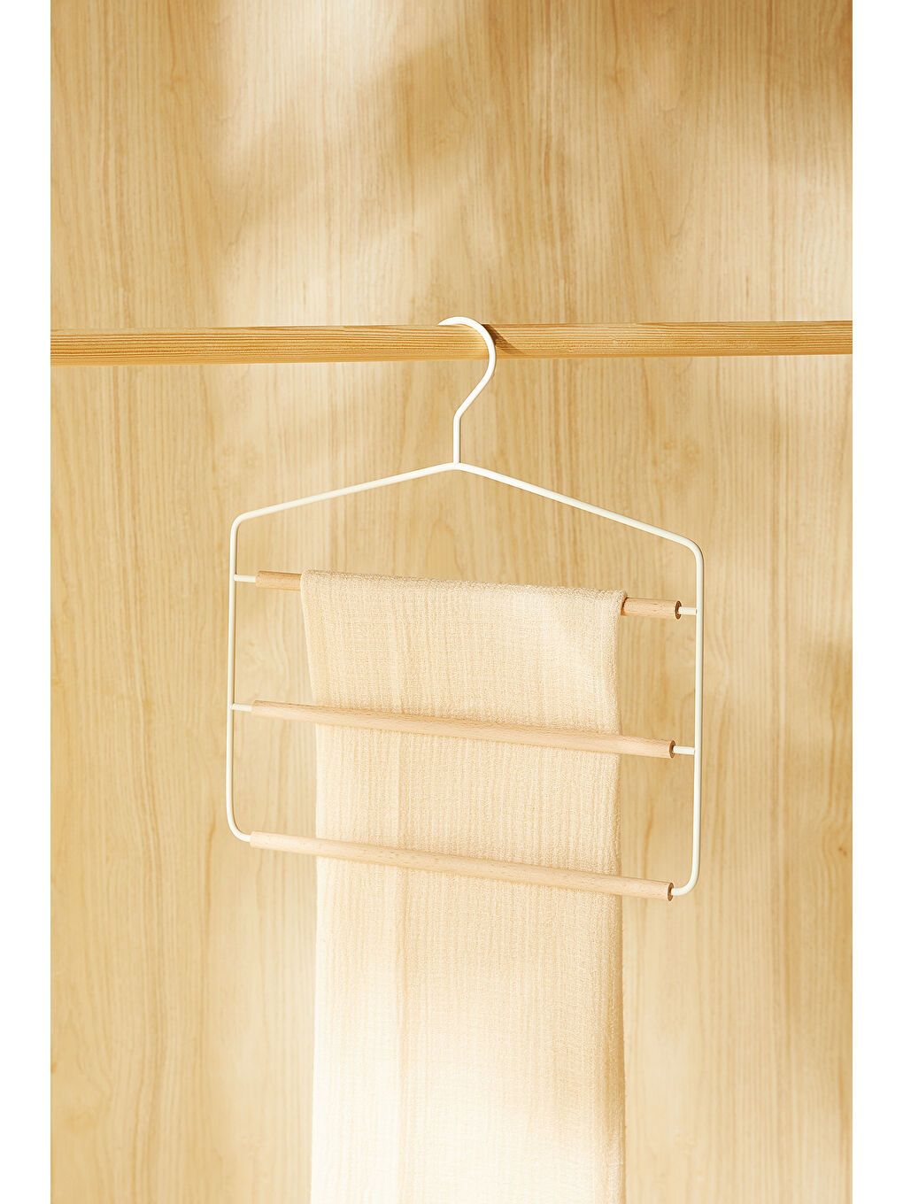 3 Katlı Ahşap Destekli Mat Beyaz Renk Metal Giysi Askısı 32 x 36.5 x 0.47 cm