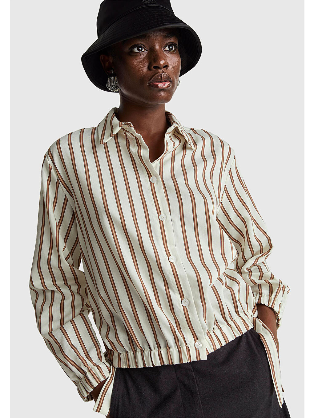 Kadın Bej Viskoz Karışımlı Çizgili Altı Lastikli Relaxed Fit Gömlek-5