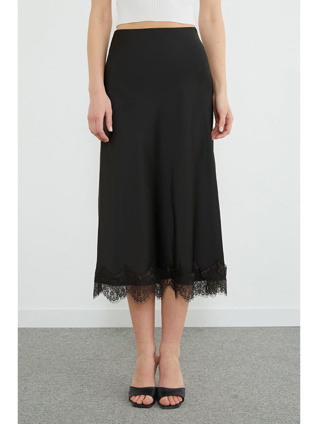 Kahverengi Dantelli Midi Boy Saten Etek-4