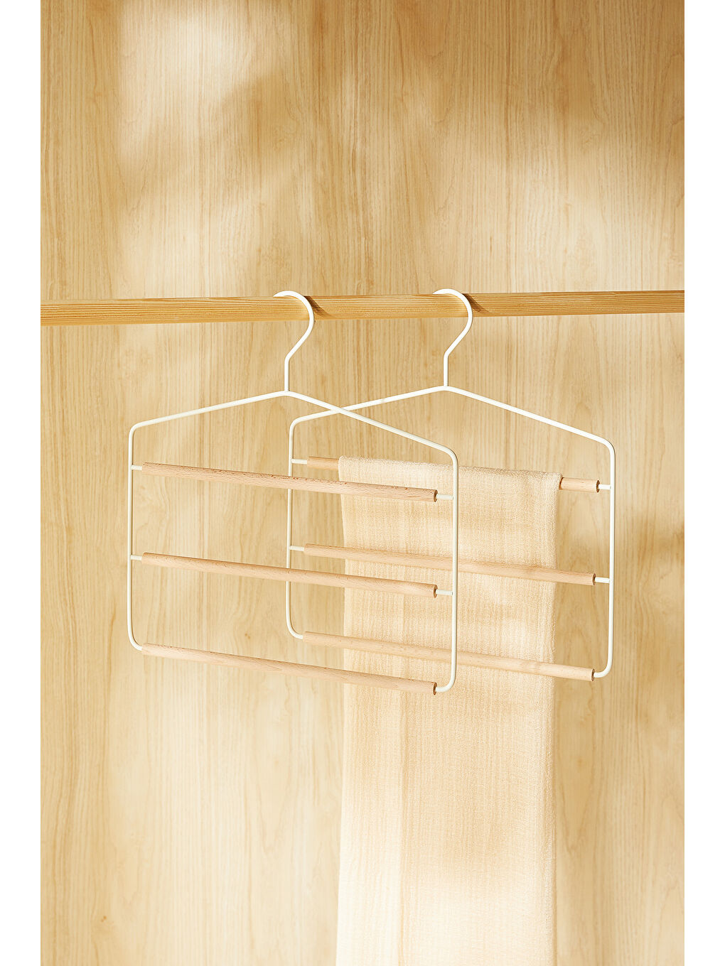 2'li 3 Katlı Ahşap Destekli Mat Beyaz Renk Metal Giysi Askısı 32 x 36.5 x 0.47 cm
