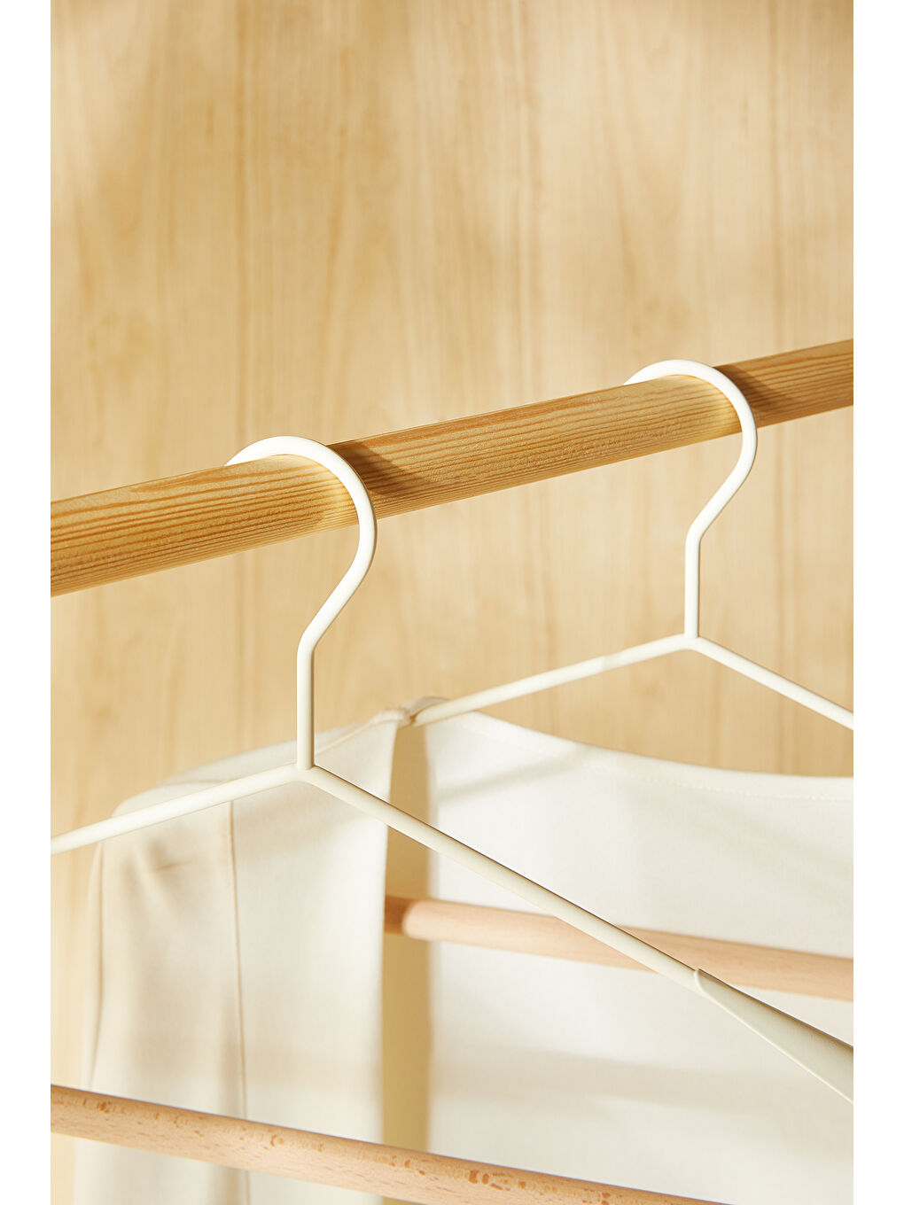 2'li Ahşap Destekli Omuz Formlu Mat Beyaz Renk Metal Giysi Askısı 21.5 x 42 x 0.5 cm-2