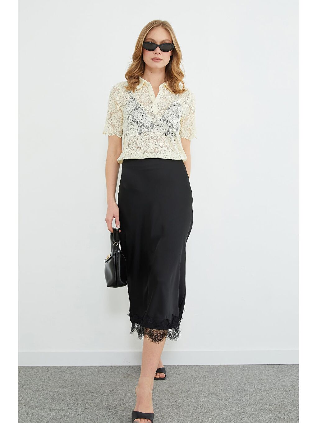 Siyah Dantelli Midi Boy Saten Etek-1