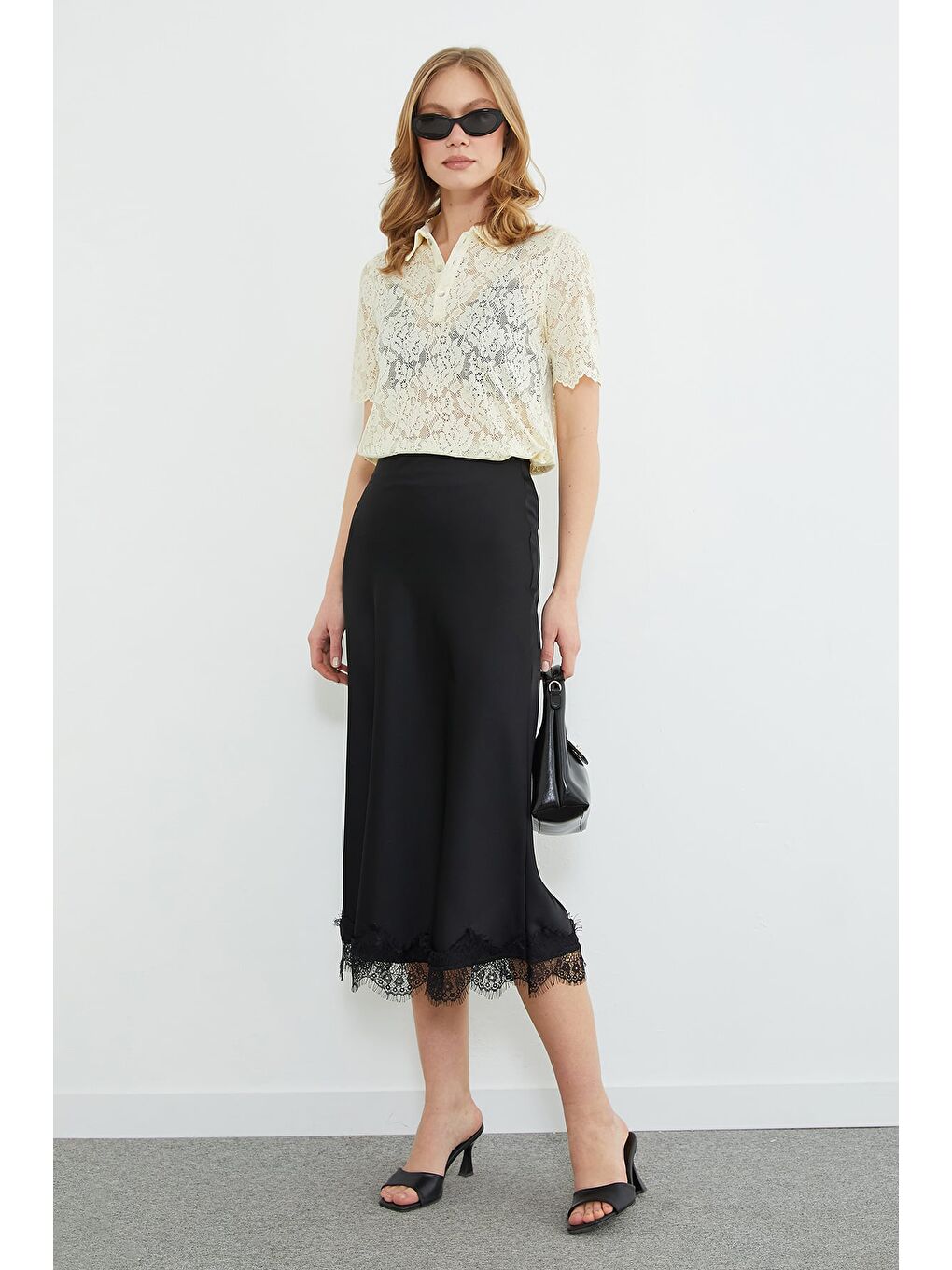 Siyah Dantelli Midi Boy Saten Etek-2