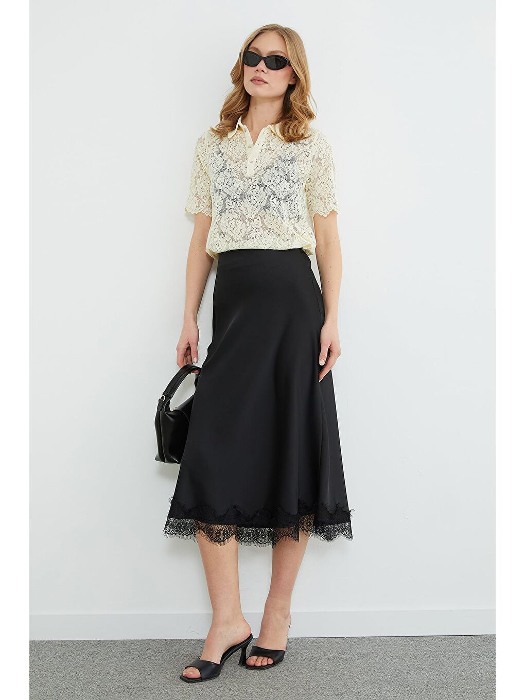 Siyah Dantelli Midi Boy Saten Etek-3