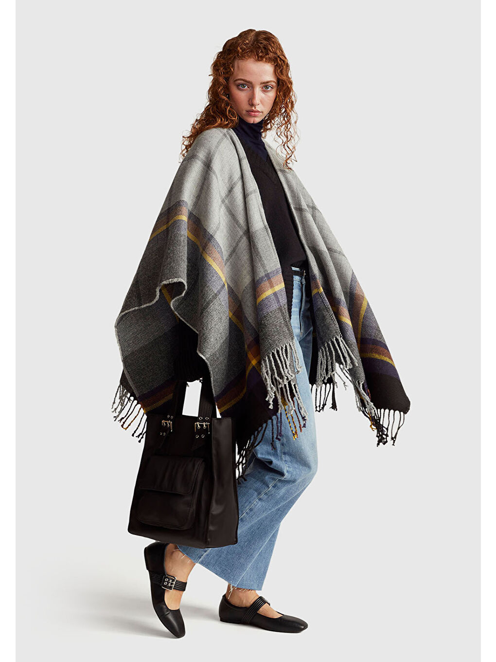 Kadın Antrasit Desenli Ekose Desenli Jakarlı Püskül Detaylı Panço-4