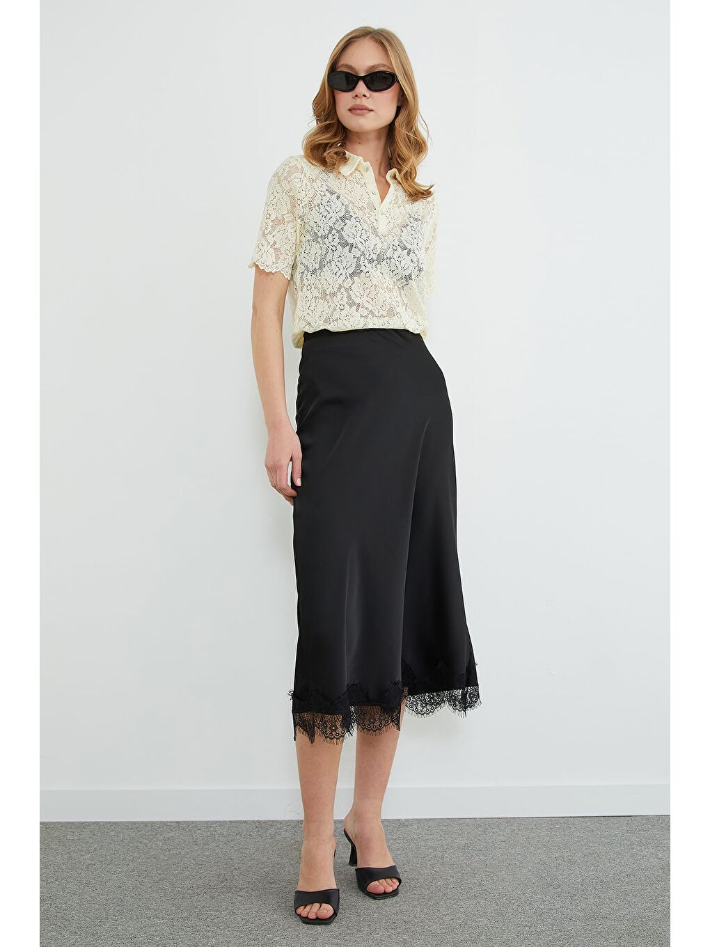 Siyah Dantelli Midi Boy Saten Etek-4