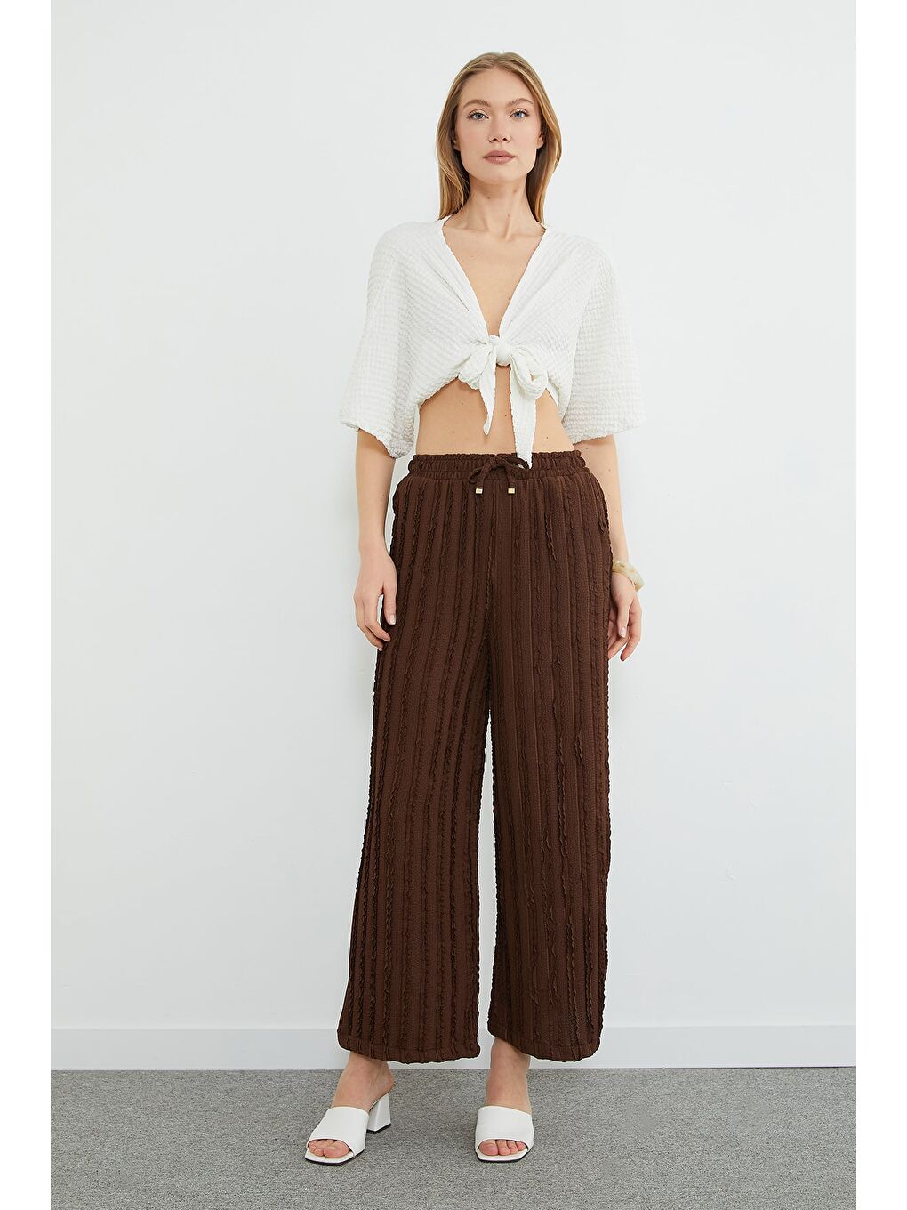 Kahverengi Beli Lastikli Krep Kumaş Cepli Pantolon