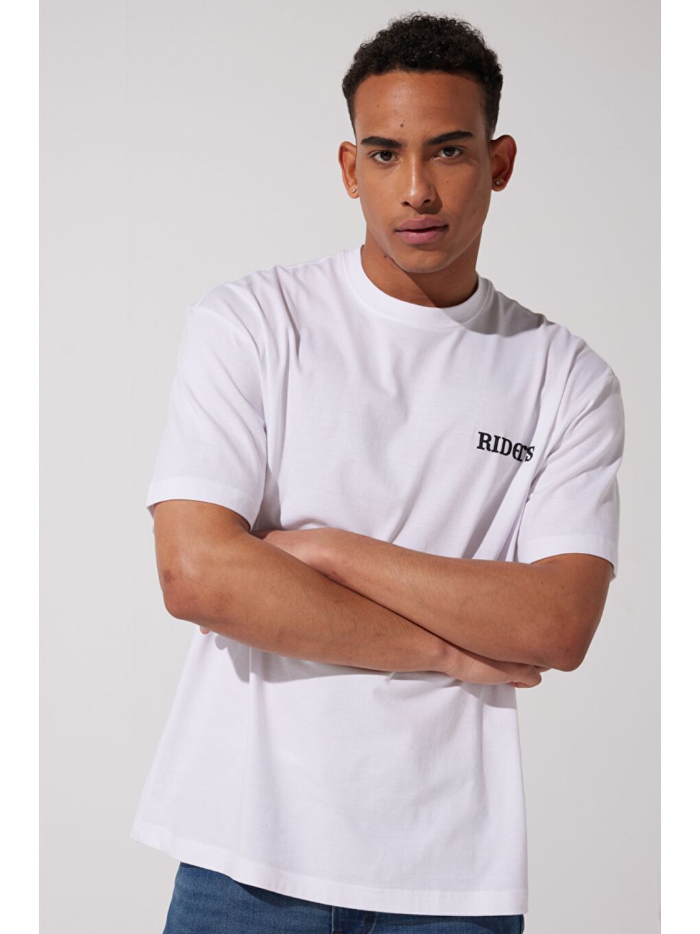 Loose Fit %100 Pamuk Bisiklet Yaka Beyaz Tişört-1