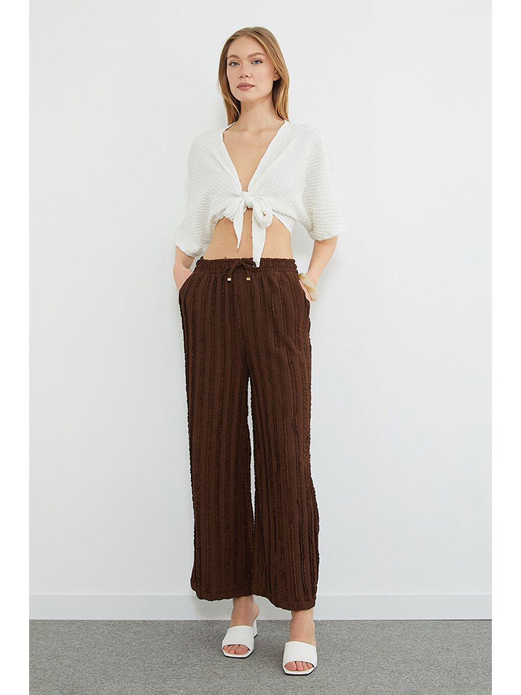 Kahverengi Beli Lastikli Krep Kumaş Cepli Pantolon-1