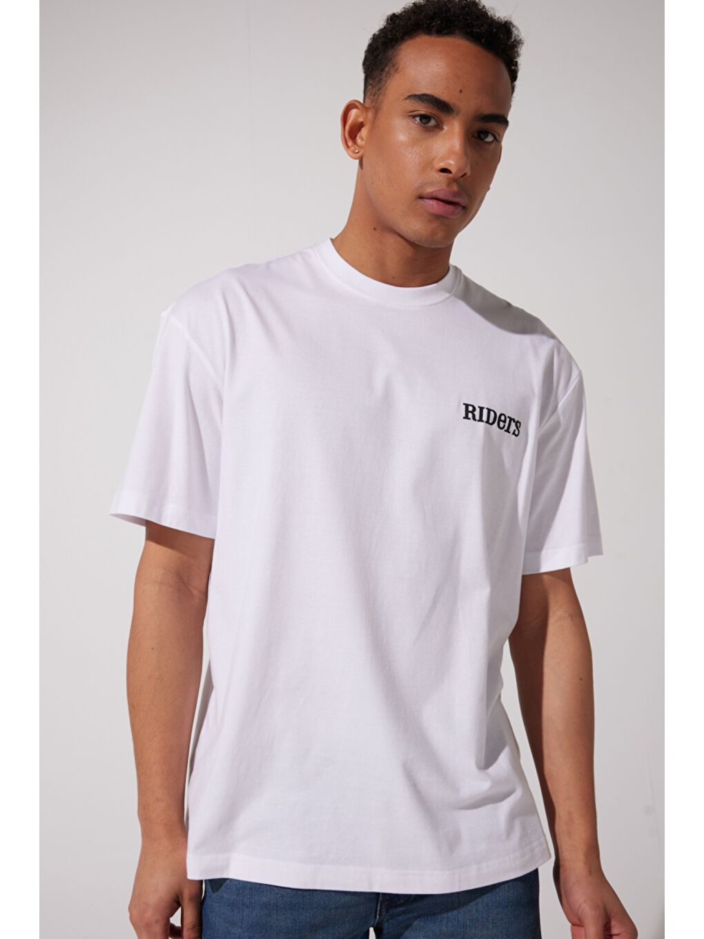 Loose Fit %100 Pamuk Bisiklet Yaka Beyaz Tişört-2