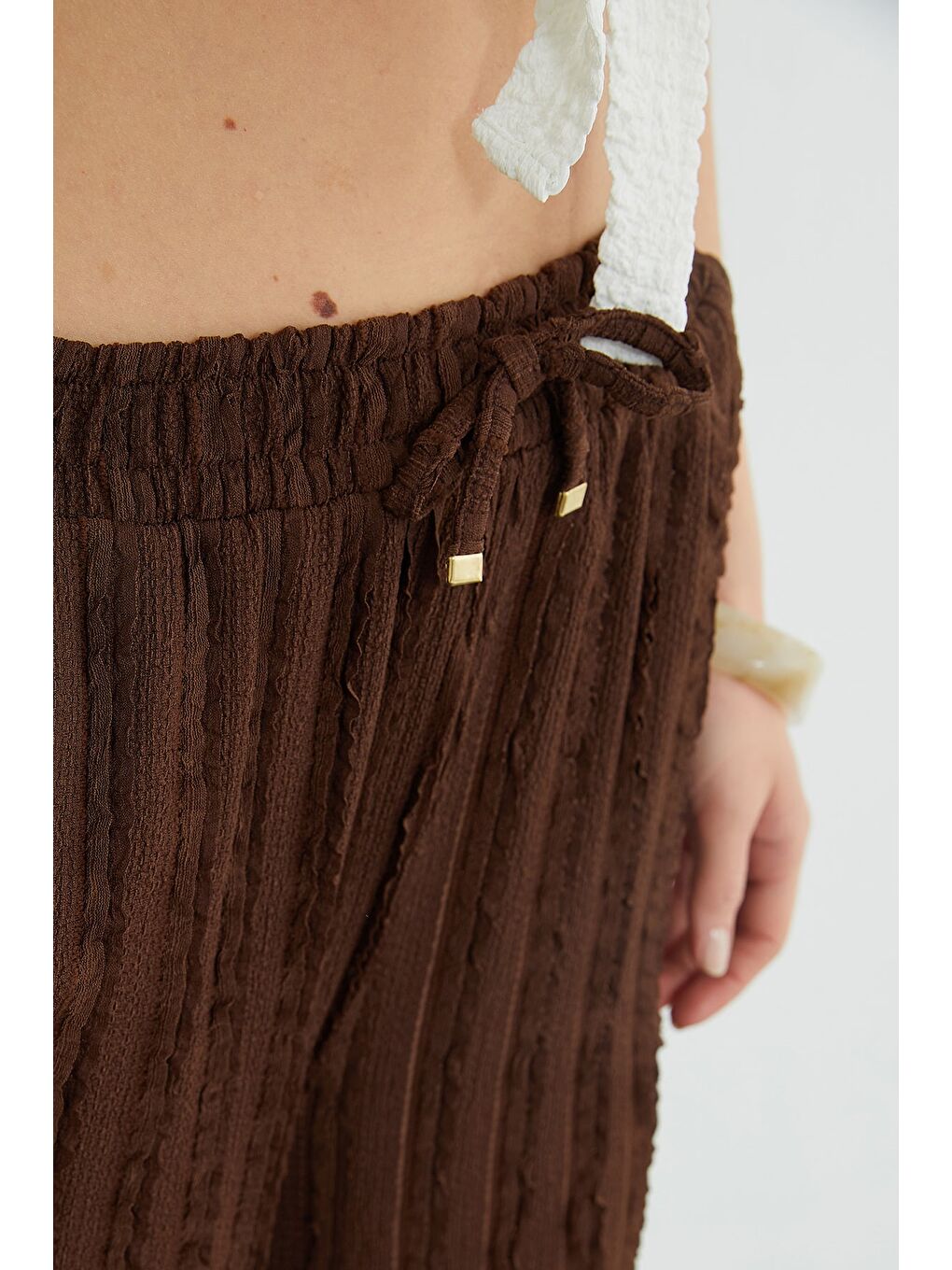 Kahverengi Beli Lastikli Krep Kumaş Cepli Pantolon-4