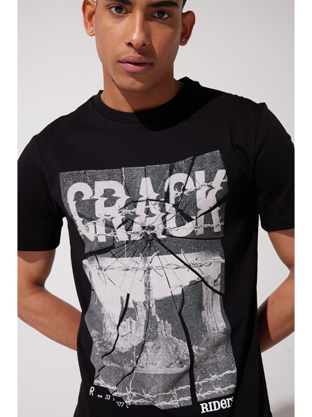 Loose Fit %100 Pamuk Bisiklet Yaka Siyah Tişört-2