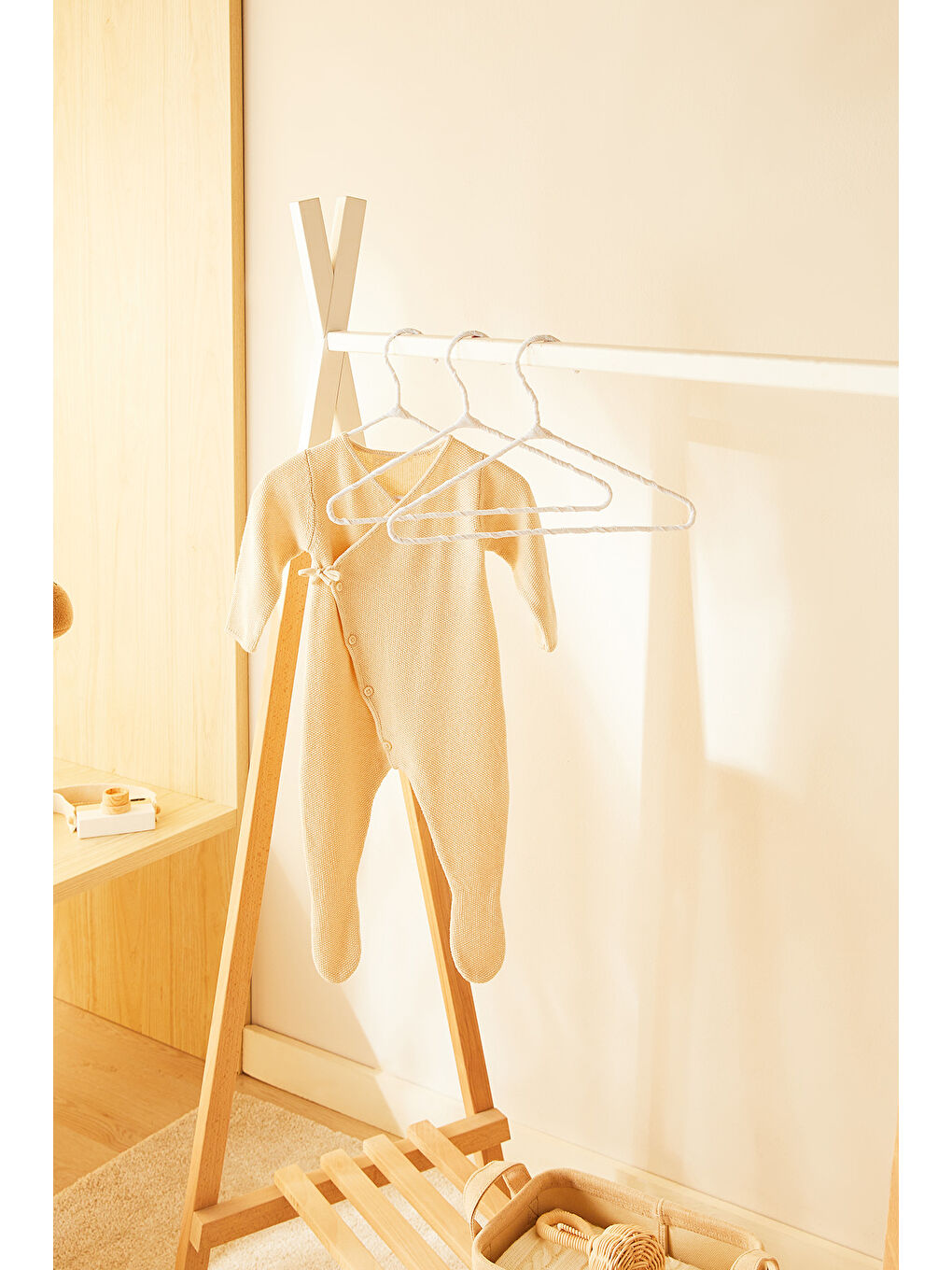 3'lü Beyaz Renk Kumaş Kaplı Metal Bebek Giysi Askısı 19.5 x 30 x 0.3 cm