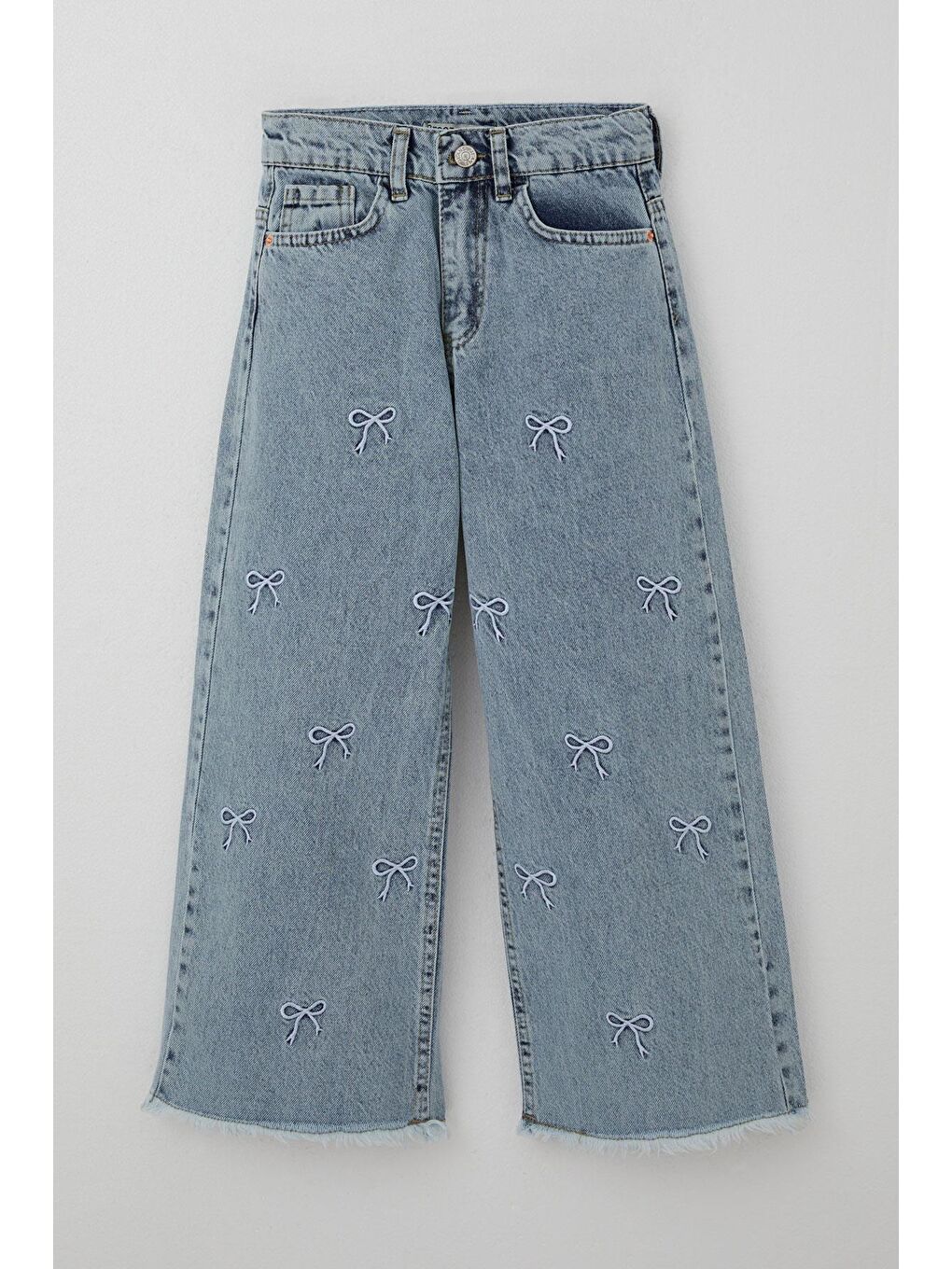 Kız Çocuk Jean Pantolon Fiyonk Nakışlı Paça Kısmı Püskül Detaylı Açık Mavi (8-12 Yaş)