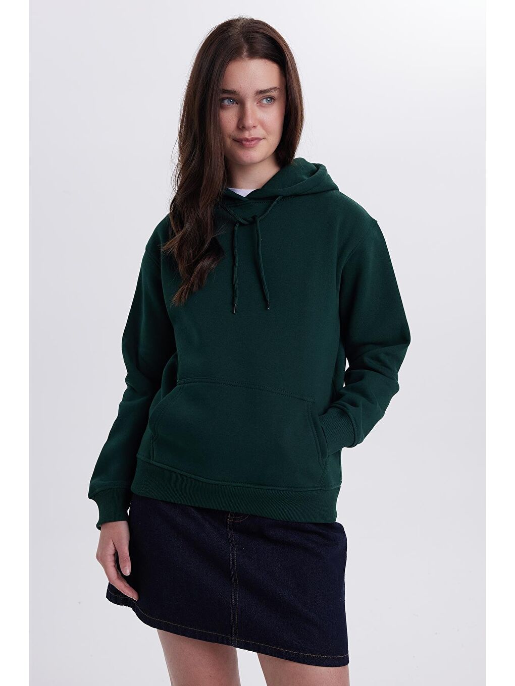 Kadın Relax Fit Rahat Kesim Pamuklu Kapüşonlu Kanguru Cepli Yeşil Sweatshirt-1
