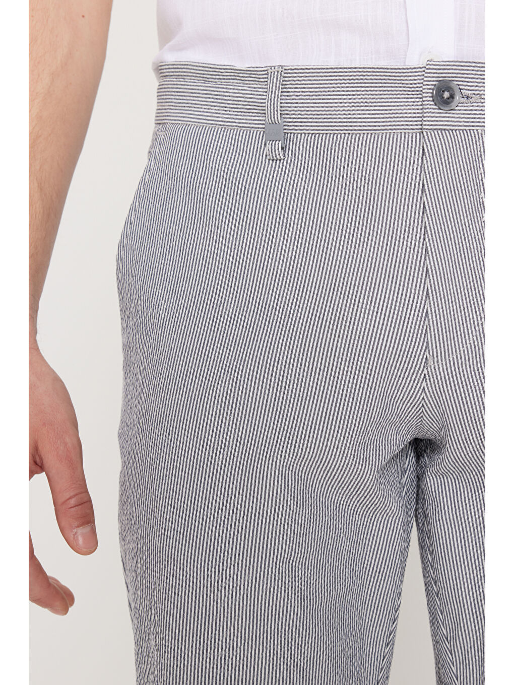 Erkek Lacivert-Beyaz Slim Fit Dar Kesim Pamuklu Beli Bağlamalı Yan Cepli Desenli Şort-3