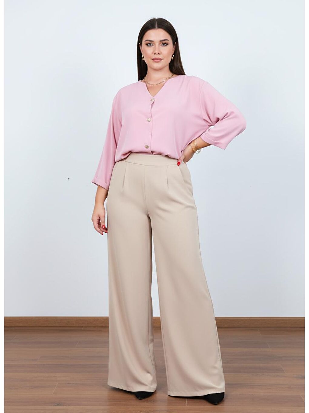 Pembe Büyük Beden Gold Düğmeli V Yaka Kadın Gömleği-1