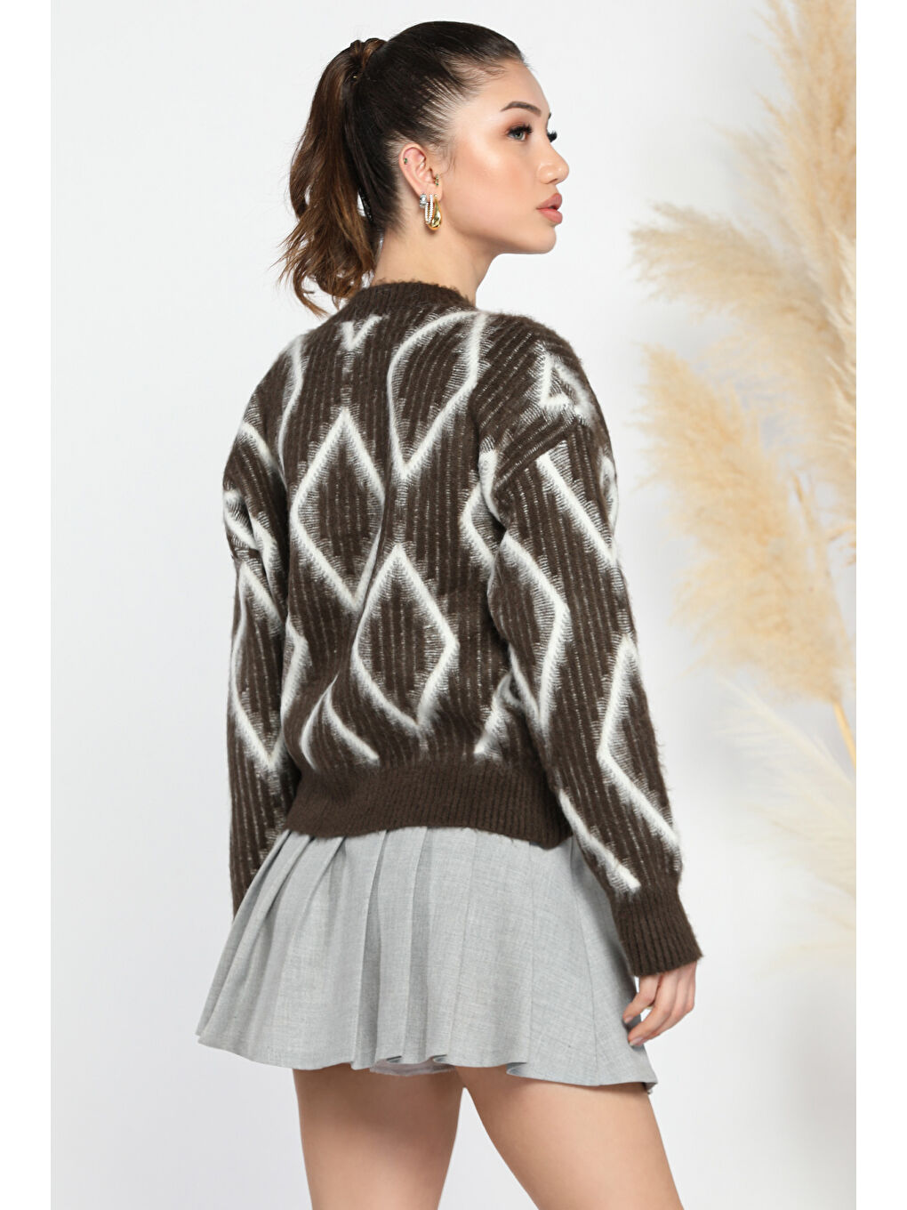 Kahverengi Kadın Desenli Taş İşlemeli Triko Kazak-2