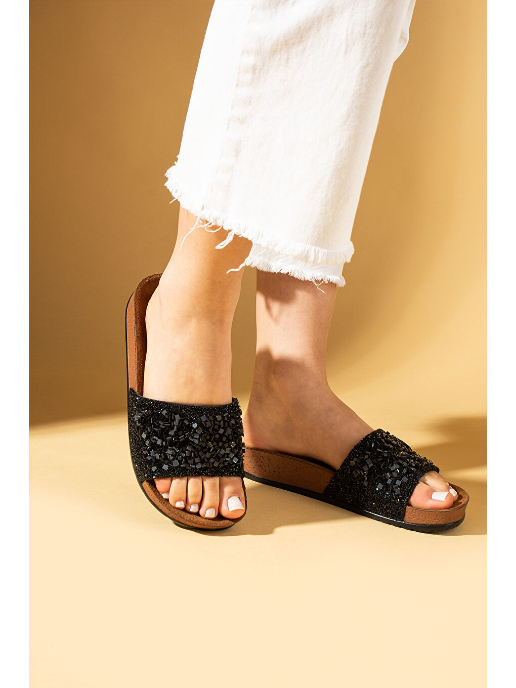 Siyah Taş İşlemeli Kalın Bantlı Anatomik Taban Kadın Terlik 001-012-25-1