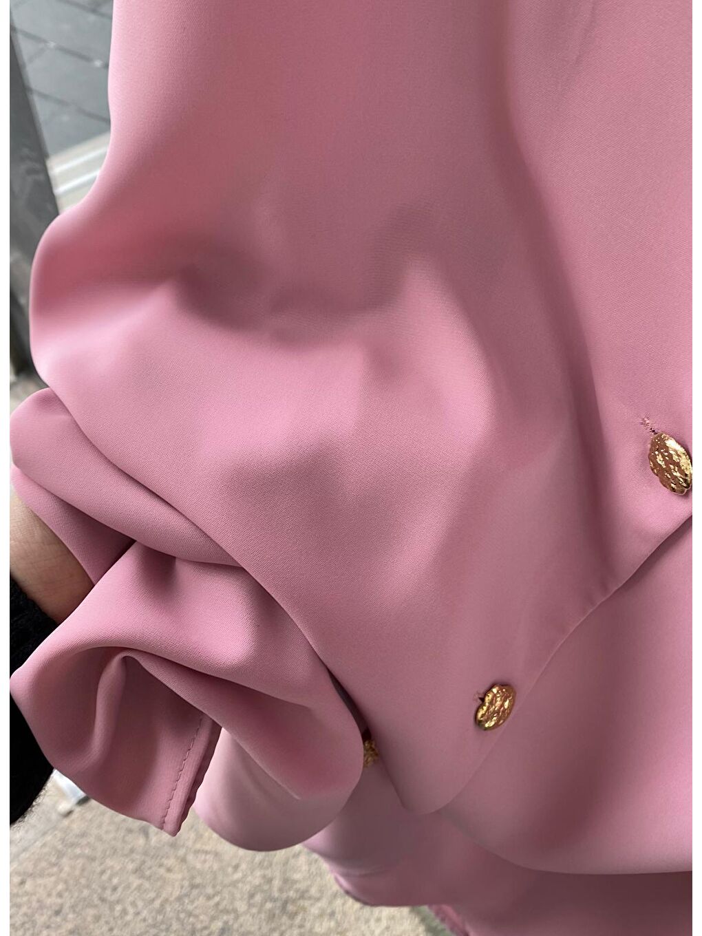 Pembe Büyük Beden Gold Düğmeli V Yaka Kadın Gömleği-2