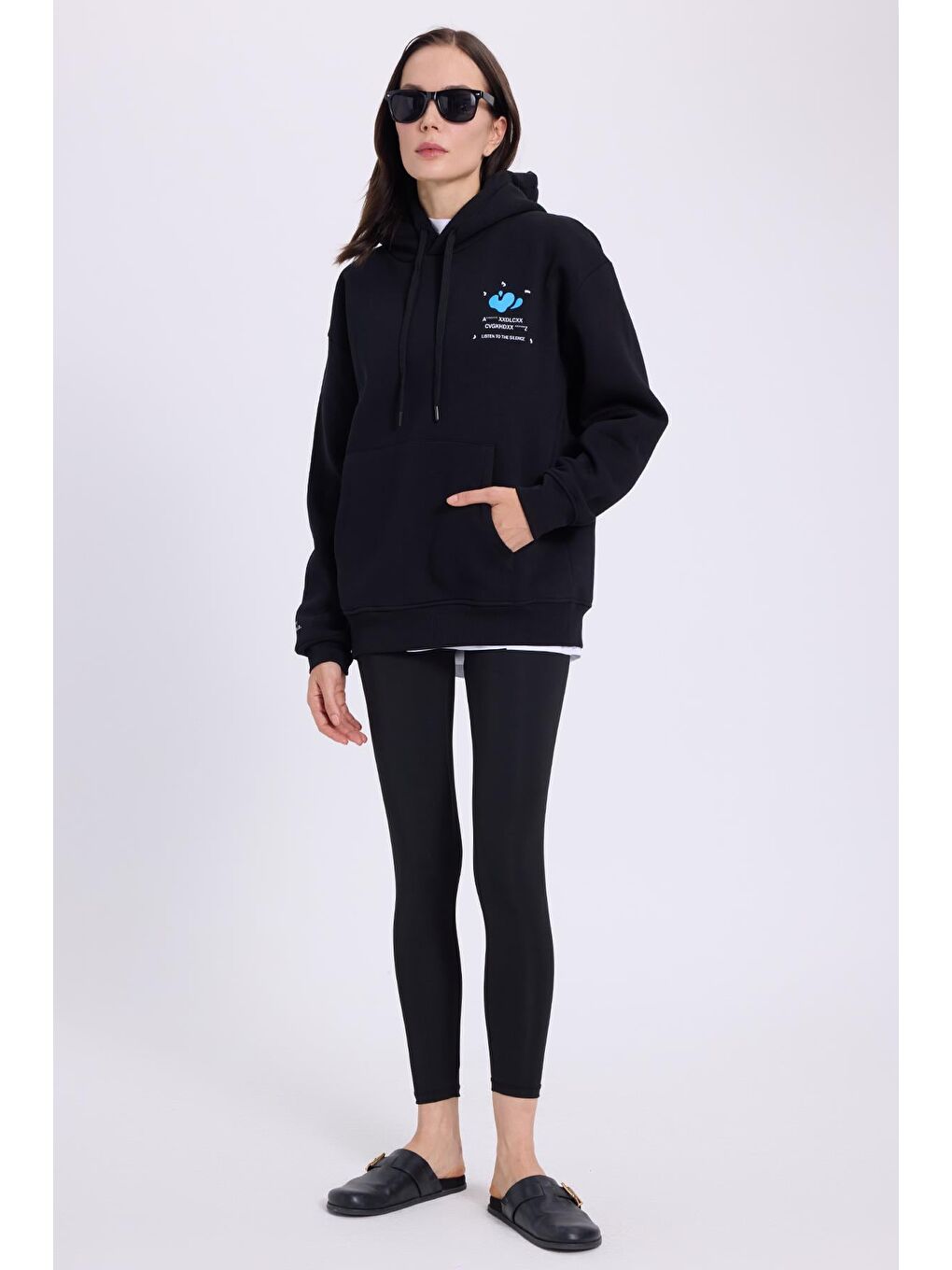 Kadın Oversize Geniş Kesim Pamuklu Yumuşak Dokulu İçi Polarlı Baskılı Siyah Kapüşonlu Sweatshirt-4