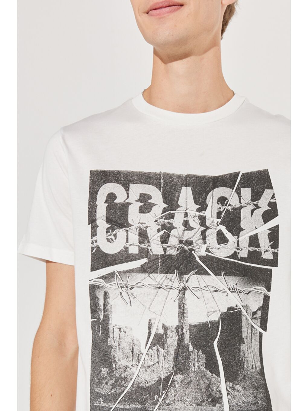 Loose Fit Rahat Kesim %100 Pamuk Bisiklet Yaka Beyaz Tişört-3