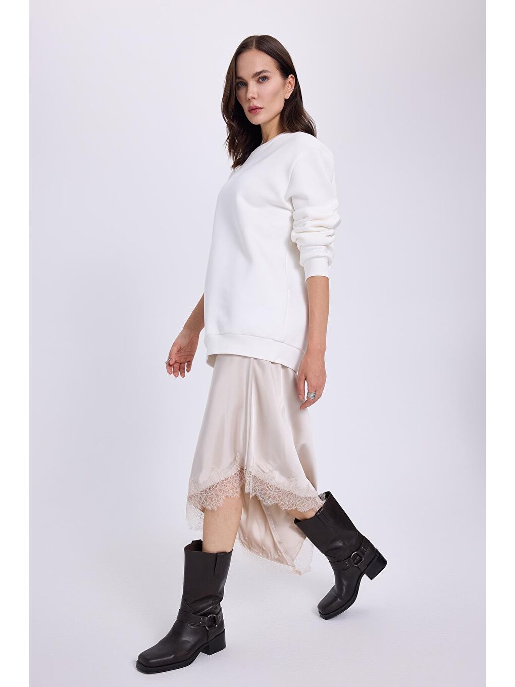 Kadın Oversize Geniş Kesim Pamuklu 3 İplik İçi Polarlı Basic Beyaz Bisiklet Yaka Sweatshirt-1