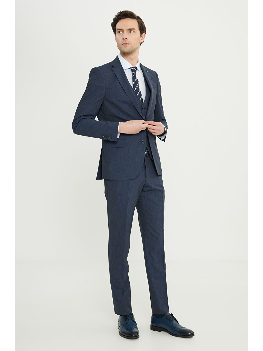Erkek Lacivert Slim Fit Dar Kesim Mono Yaka Yelekli Takım Elbise-1