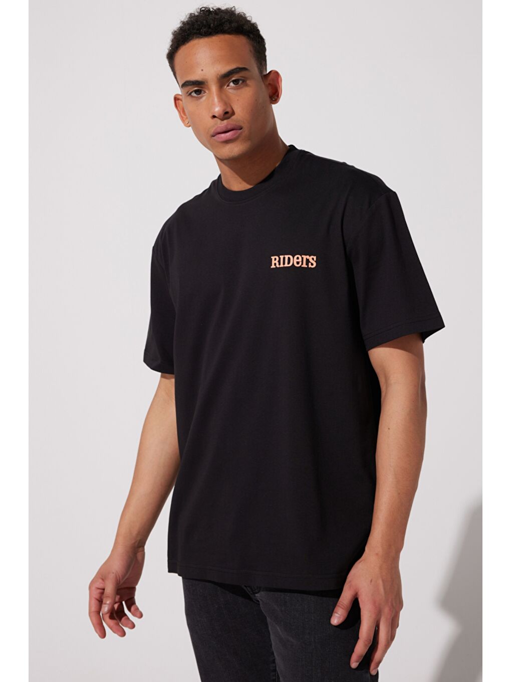 Loose Fit %100 Pamuk Bisiklet Yaka Siyah Tişört-1