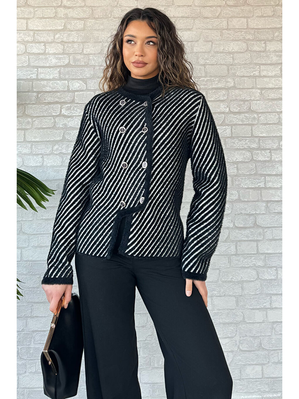 Siyah İplik Sakallı Triko Ceket