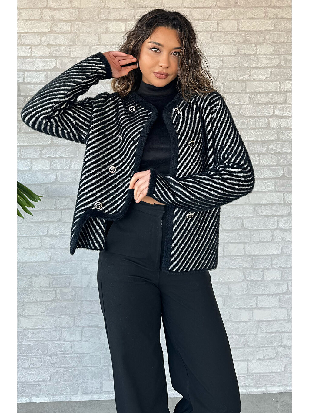 Siyah İplik Sakallı Triko Ceket-1