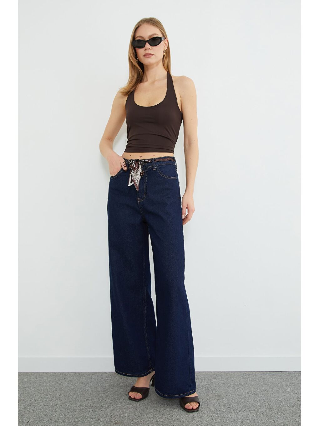 Lacivert Kemer Detaylı Yüksek Bel Jean