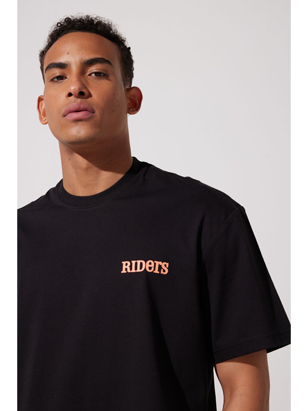 Loose Fit %100 Pamuk Bisiklet Yaka Siyah Tişört-2