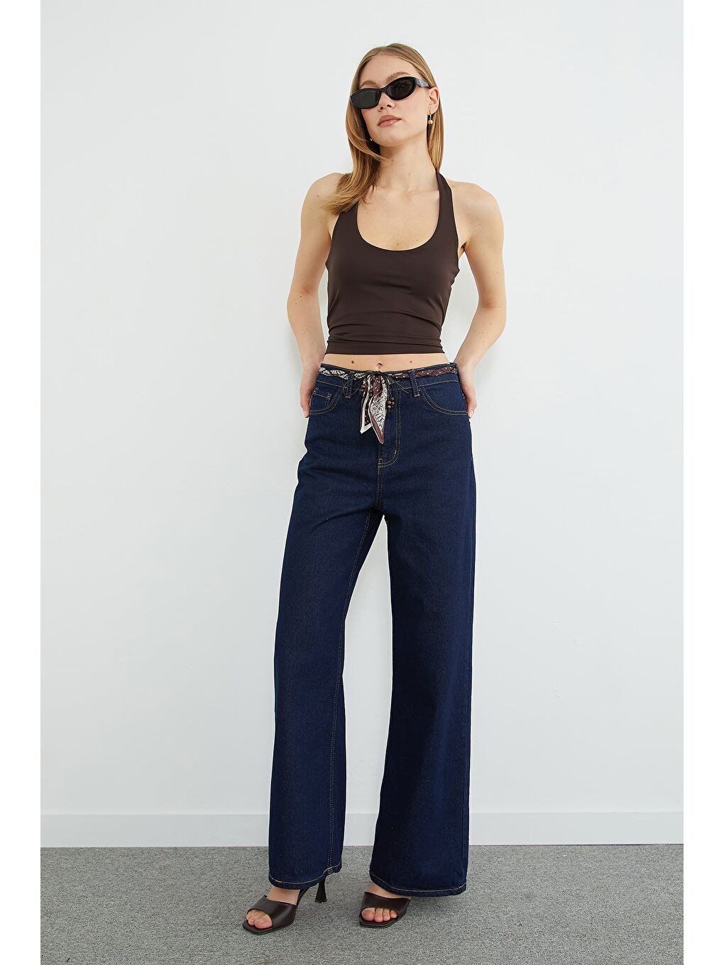 Lacivert Kemer Detaylı Yüksek Bel Jean-1