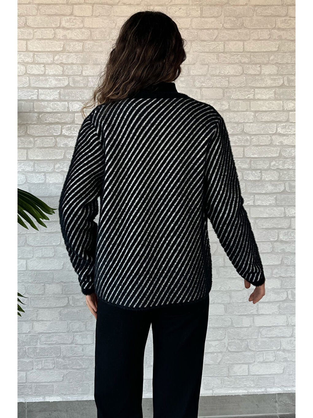 Siyah İplik Sakallı Triko Ceket-3